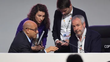 COP30 sella un acuerdo de adaptación y financiación, pero deja fuera a los combustibles fósiles COP30 sella un acuerdo de adaptación y financiación, pero deja fuera a los combustibles fósiles