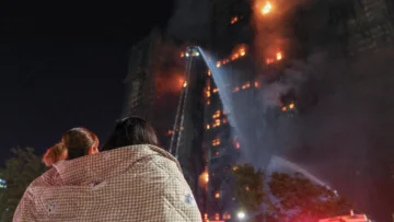Sube a 36 el número de muertos por incendio que arrasó varios bloques residenciales en Hong Kong