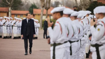Macron anuncia un servicio militar de 10 meses para voluntarios franceses de 18 y 19 años