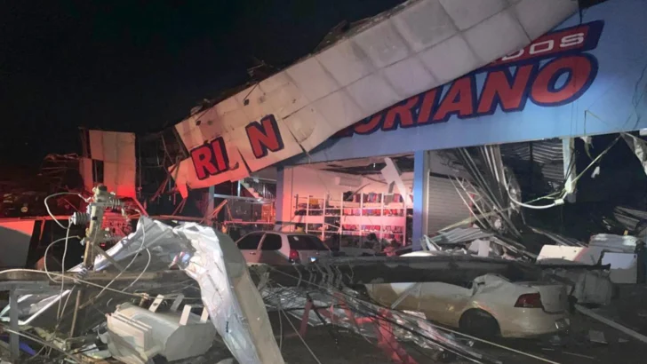 Inédito tornado con vientos huracanados deja muertos y heridos en Brasil, en plena cumbre climática