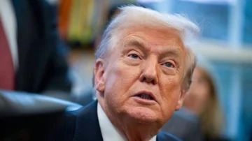 Los demócratas publican nuevos correos de Jeffrey Epstein que indican que Trump 'pasó horas' con una víctima de explotación sexual, y la Casa Blanca dice que es una 'falsa narrativa' Los demócratas publican nuevos correos de Jeffrey Epstein que indican que Trump 'pasó horas' con una víctima de explotación sexual, y la Casa Blanca dice que es una 'falsa narrativa'