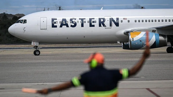 Trump declara el cierre total del espacio aéreo de Venezuela y el gobierno de Caracas califica la medida de 