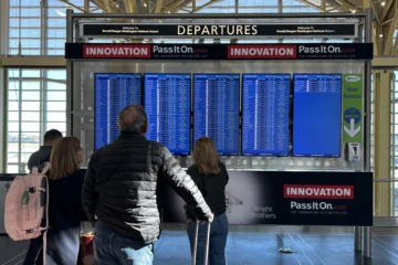 Más de 800 vuelos cancelados en EEUU en 'inédita' reducción de tráfico por cierre federal Más de 800 vuelos cancelados en EEUU en 'inédita' reducción de tráfico por cierre federal