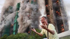 Un enorme incendio en un complejo de rascacielos residenciales en Hong Kong deja al menos 83 muertos y cientos de desaparecidos