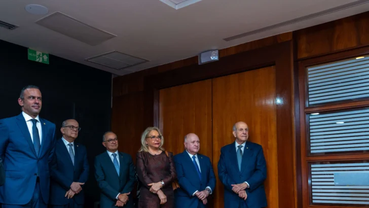 Grupo Popular honra a Eduardo J. Grullón Viñas como consejero emérito de AFP Popular