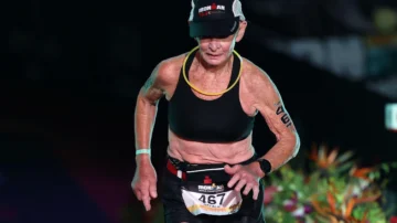 Natalie Grabow, la mujer de 80 años que se convirtió en la más longeva en terminar el IronMan, una de las competencias más exigentes del mundo Natalie Grabow, la mujer de 80 años que se convirtió en la más longeva en terminar el IronMan, una de las competencias más exigentes del mundo