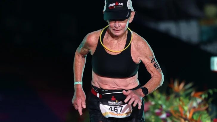 Natalie Grabow, la mujer de 80 años que se convirtió en la más longeva en terminar el IronMan, una de las competencias más exigentes del mundo