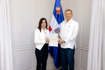Nueva embajadora de EE.UU en RD presenta copias de estilo ante el canciller Nueva embajadora de EE.UU en RD presenta copias de estilo ante el canciller