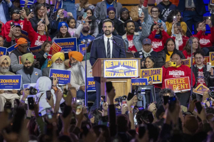 Empleados de bodegas latinos apoyan a Mamdani como próximo alcalde de Nueva York