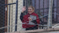 Supremo de Bolivia anula sentencia de 10 años contra la expresidenta Jeanine Áñez y ordena liberarla