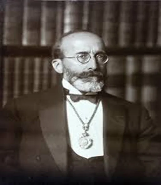  Don Ramón Menéndez Pidal prologó el libro La Versificación Irregular en la Poesía Castellana de Pedro Henríquez Ureña publicado en la Revista de Filología Española en 1920.