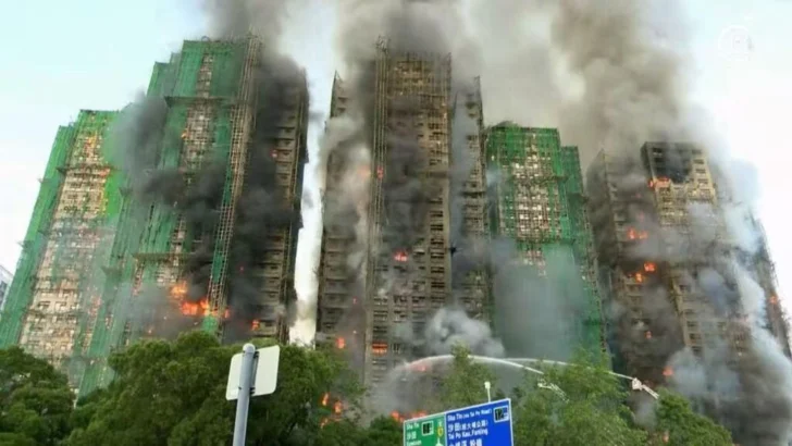 Un violento incendio deja al menos 13 muertos en Hong Kong