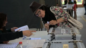 Chile empieza a conocer los primeros resultados de las elecciones presidenciales en un clima de alta polarización Chile empieza a conocer los primeros resultados de las elecciones presidenciales en un clima de alta polarización