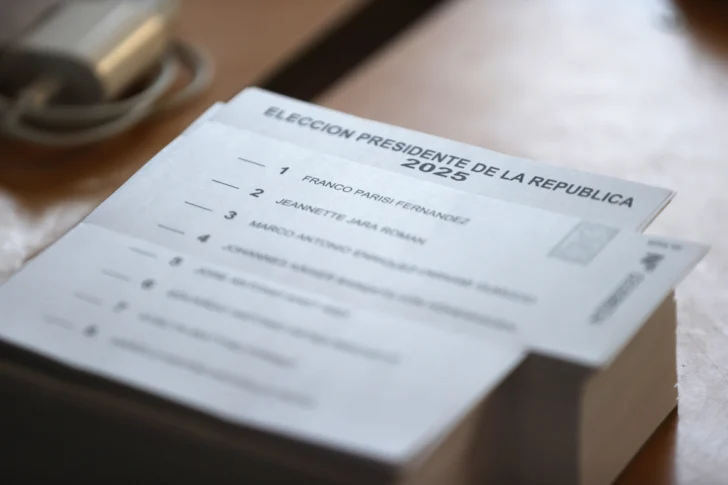 Abren los centros de votación en Chile para los comicios presidenciales y parlamentarios