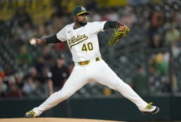  SACRAMENTO, CALIFORNIA - SEPTEMBER 24: Luis Severino #40 con Athletics en September 24, 2025 en Sacramento, California. Thearon W. Henderson/Getty Images/AFP (Photo by Thearon W. Henderson / GETTY IMAGES NORTH AMERICA / Getty Images via AFP)