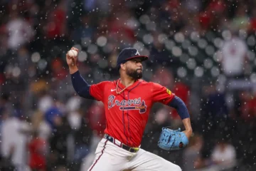 Los Bravos firman al dominicano Joel Payamps