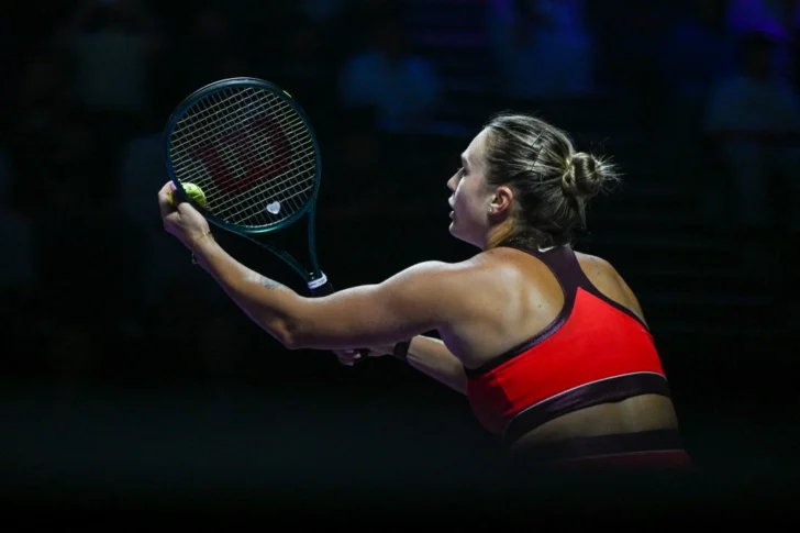  RIYADH, SAUDI ARABIA. NOVEMBER 2, 2025: Aryna Sabalenka gana a Jasmine Paolini en Riyadh, Saudi Arabia, on November 2, 2025. (Photo by STR/NurPhoto) (Photo by NurPhoto via AFP)