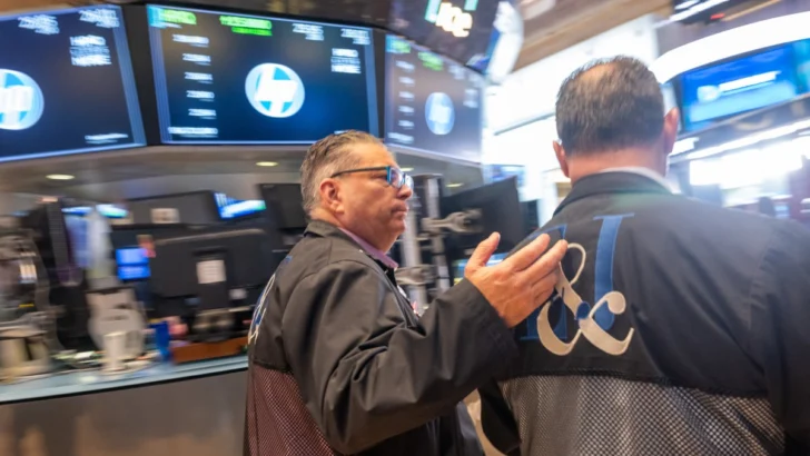 Wall Street cierra en verde tras audiencia del Supremo sobre aranceles de Trump