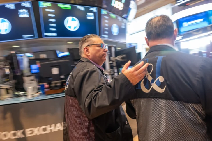 Wall Street cierra en verde tras audiencia del Supremo sobre aranceles de Trump