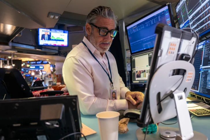 Wall Street cierra en rojo por la caída de gigantes tecnológicos