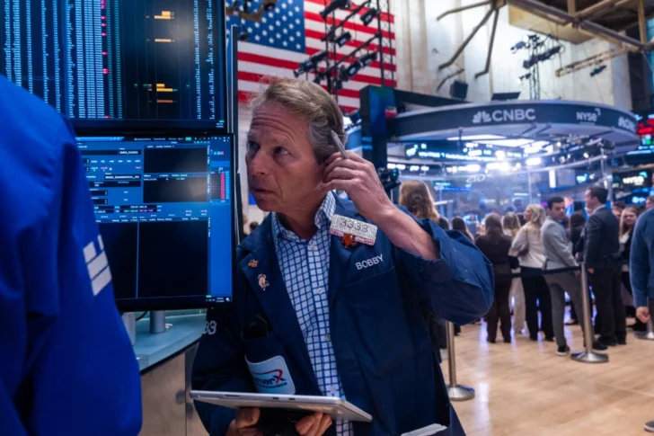 Wall Street cierra al alza en espera de solución al bloqueo presupuestal en EEUU