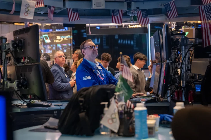 Wall Street anota su peor sesión en un mes por dudas sobre tipos tras reabrir el Gobierno