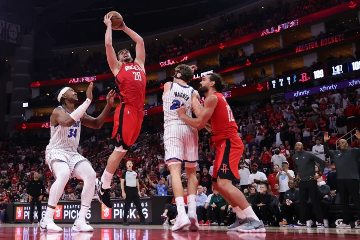 Los Rockets remontan a Orlando, los Spurs ganan sin 'Wemby' y 47 puntos de Markkanen