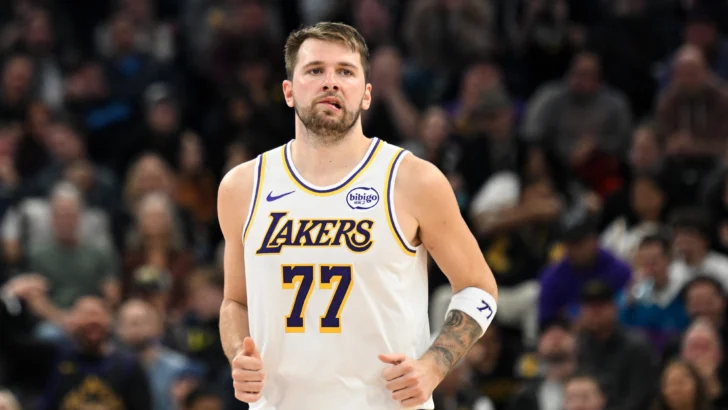 Los Lakers repiten triunfo ante Jazz pese a su sequía de triples
