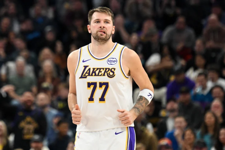 Los Lakers repiten triunfo ante Jazz pese a su sequía de triples
