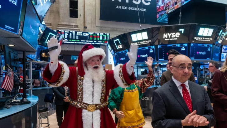 Wall Street cierra en verde, pero el Nasdaq retrocede por temor a burbuja de la IA Wall Street cierra en verde, pero el Nasdaq retrocede por temor a burbuja de la IA