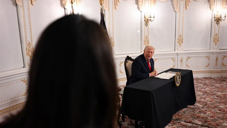 Tras llamar cerdita a reportera, Trump ahora llama estúpida a otra que preguntó por qué culpa a Biden del tiroteo en DC