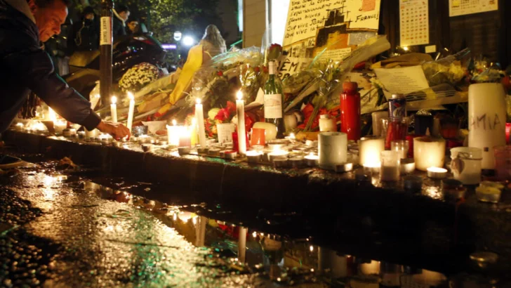 Diez años después de los atentados de París, cómo el trauma sigue afectando a las familias