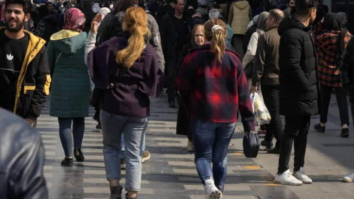 Irán: el jefe del poder judicial ordena mayor firmeza contra el incumplimiento del uso del velo