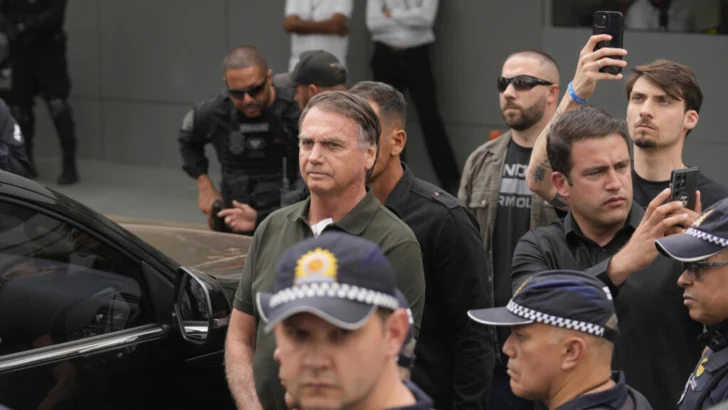 El expresidente brasileño Jair Bolsonaro es enviado a prisión por riesgo de fuga