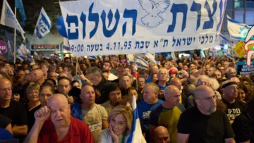 Miles de israelíes rinden homenaje a Yitzhak Rabin, 30 años después de su asesinato Miles de israelíes rinden homenaje a Yitzhak Rabin, 30 años después de su asesinato