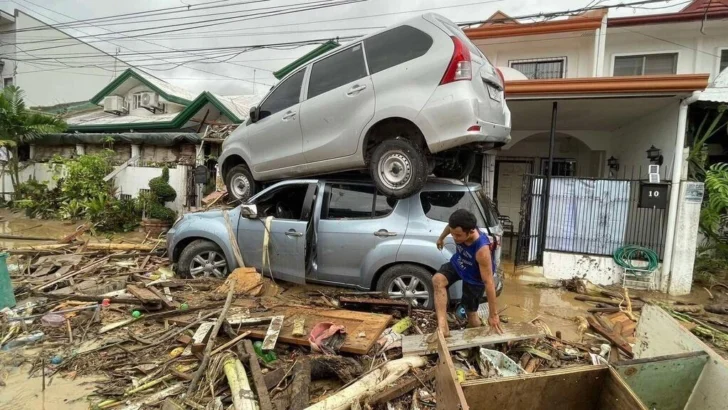 Decenas de muertos y escenas de devastación en Filipinas tras el paso del tifón Kalmaegi