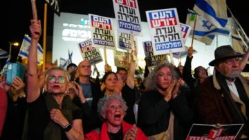 Israelíes piden al Gobierno investigar fallas de seguridad del 7 de octubre en medio de protestas Israelíes piden al Gobierno investigar fallas de seguridad del 7 de octubre en medio de protestas