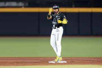 Los Rodríguez batean de jonrón y las Águilas dominan a los Leones Los Rodríguez batean de jonrón y las Águilas dominan a los Leones