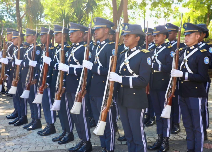 Abinader juramenta 2,421 nuevos agentes; suman 6,500 policías formados