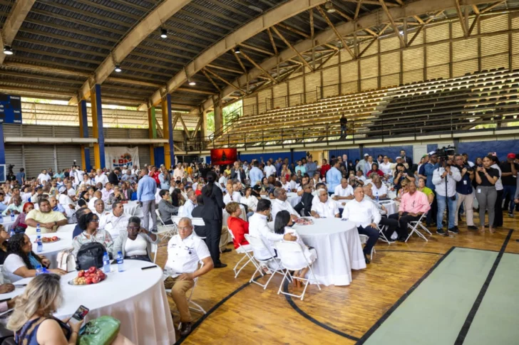 Abinader lanza el Bono Navideño 2025 para 2.6 millones de dominicanos