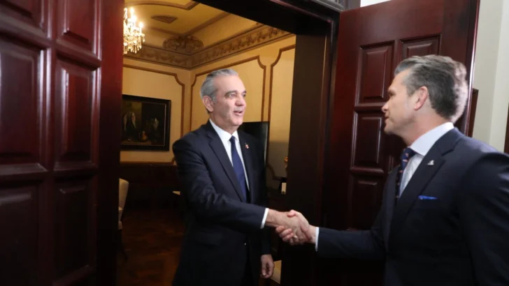 Abinader recibe al secretario de Guerra de EE.UU, Pete Hegseth en el Palacio Nacional