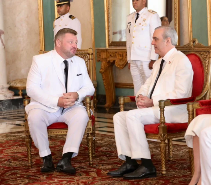 Abinader recibe siete nuevos embajadores y fortalece relaciones internacionales