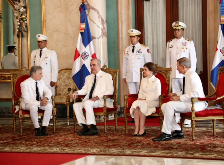 Abinader recibe siete nuevos embajadores y fortalece relaciones internacionales