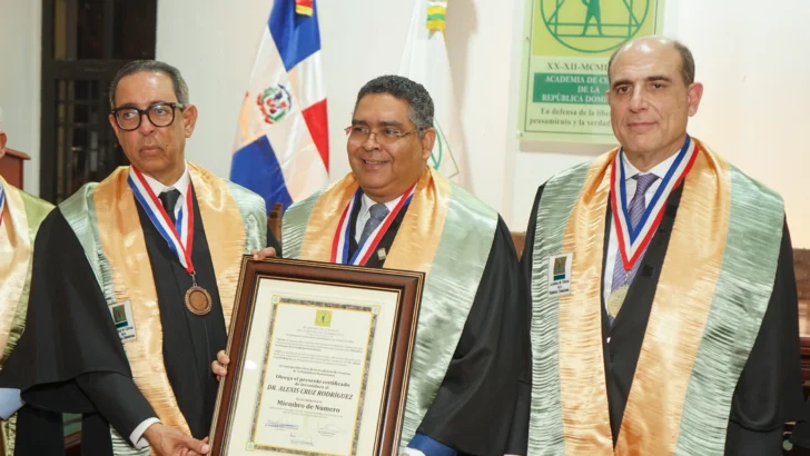 Economista Alexis Cruz Rodríguez ingresa como Miembro de Número a la Academia de Ciencias