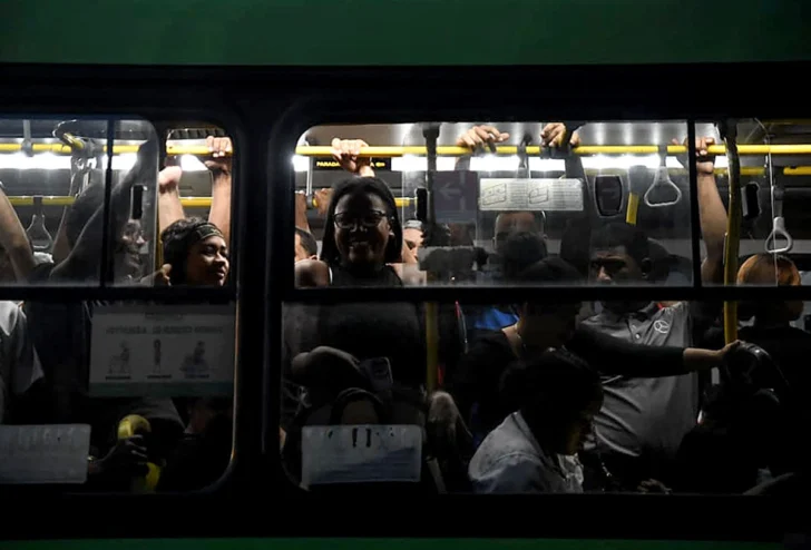 Autoridades sector eléctrico informan restablecimiento del sistema de generación nacional