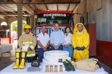 Casa Brugal dona equipos de protección al Cuerpo de Bomberos de Puerto Plata Casa Brugal dona equipos de protección al Cuerpo de Bomberos de Puerto Plata
