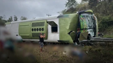 Ecuador: al menos ocho víctimas tras el volcamiento de un autobús en Manabí Ecuador: al menos ocho víctimas tras el volcamiento de un autobús en Manabí