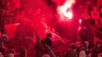 Cuatro activistas detenidos por interrumpir en París concierto de la Orquesta Filarmónica de Israel Cuatro activistas detenidos por interrumpir en París concierto de la Orquesta Filarmónica de Israel