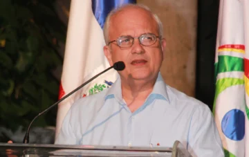 El concretismo y la poética del centro ilusorio en “Banquetes de aflicción”, de Cayo Claudio Espinal El concretismo y la poética del centro ilusorio en “Banquetes de aflicción”, de Cayo Claudio Espinal