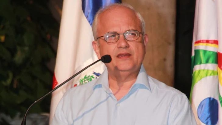 El concretismo y la poética del centro ilusorio en “Banquetes de aflicción”, de Cayo Claudio Espinal